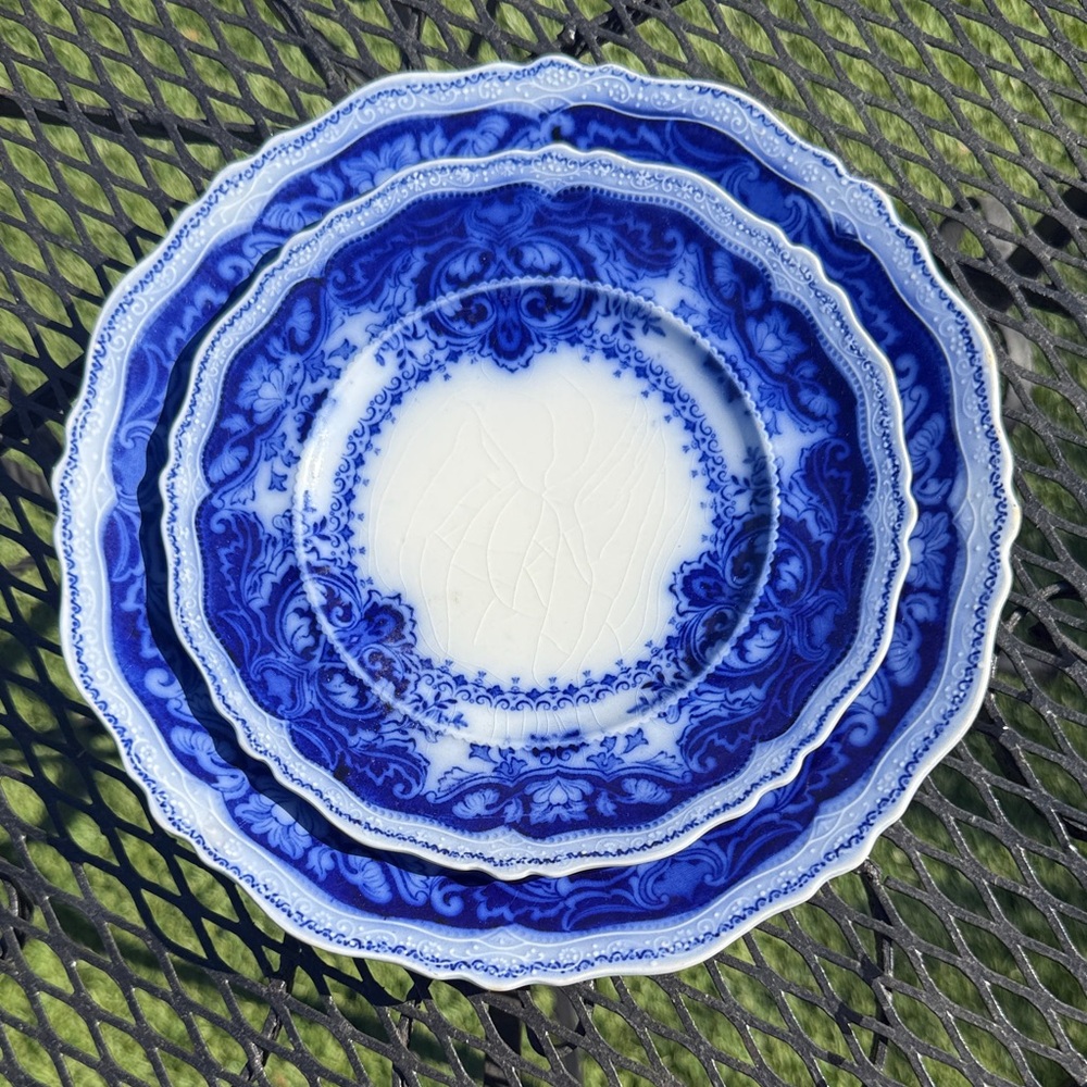 Antique Johnson Brothers Flow Blue "Persian" Dinner Plate Set - Heart details